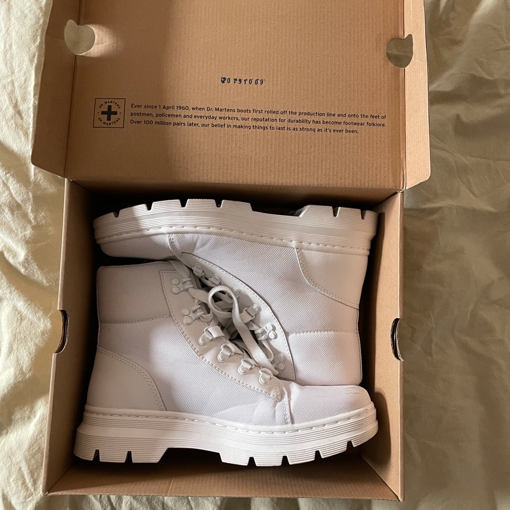 DR. Martens combs w women’s 10